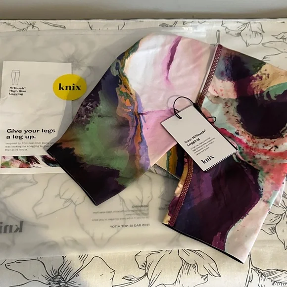 HiTouch™️ High Rise Legging- Flow motion - Picture 2 of 4